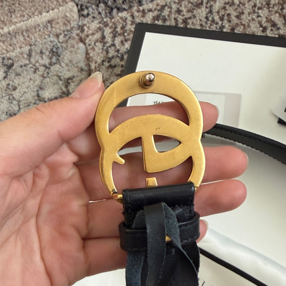 Gucci Unisex Black Leather Belt with Antique Gold Double G Buckle - Picture 8 of 8